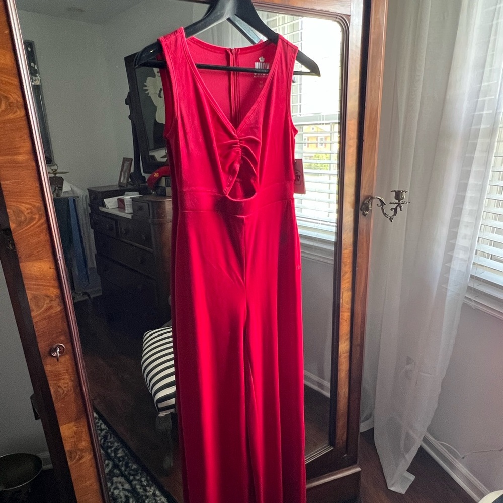 Elegant Red Sleeveless Dress